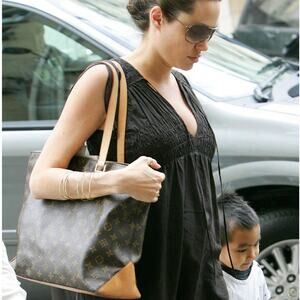 ⭐🔥AUTHENTIC🔥⭐Authentic Louis Vuitton Cabas Mezzo Tote